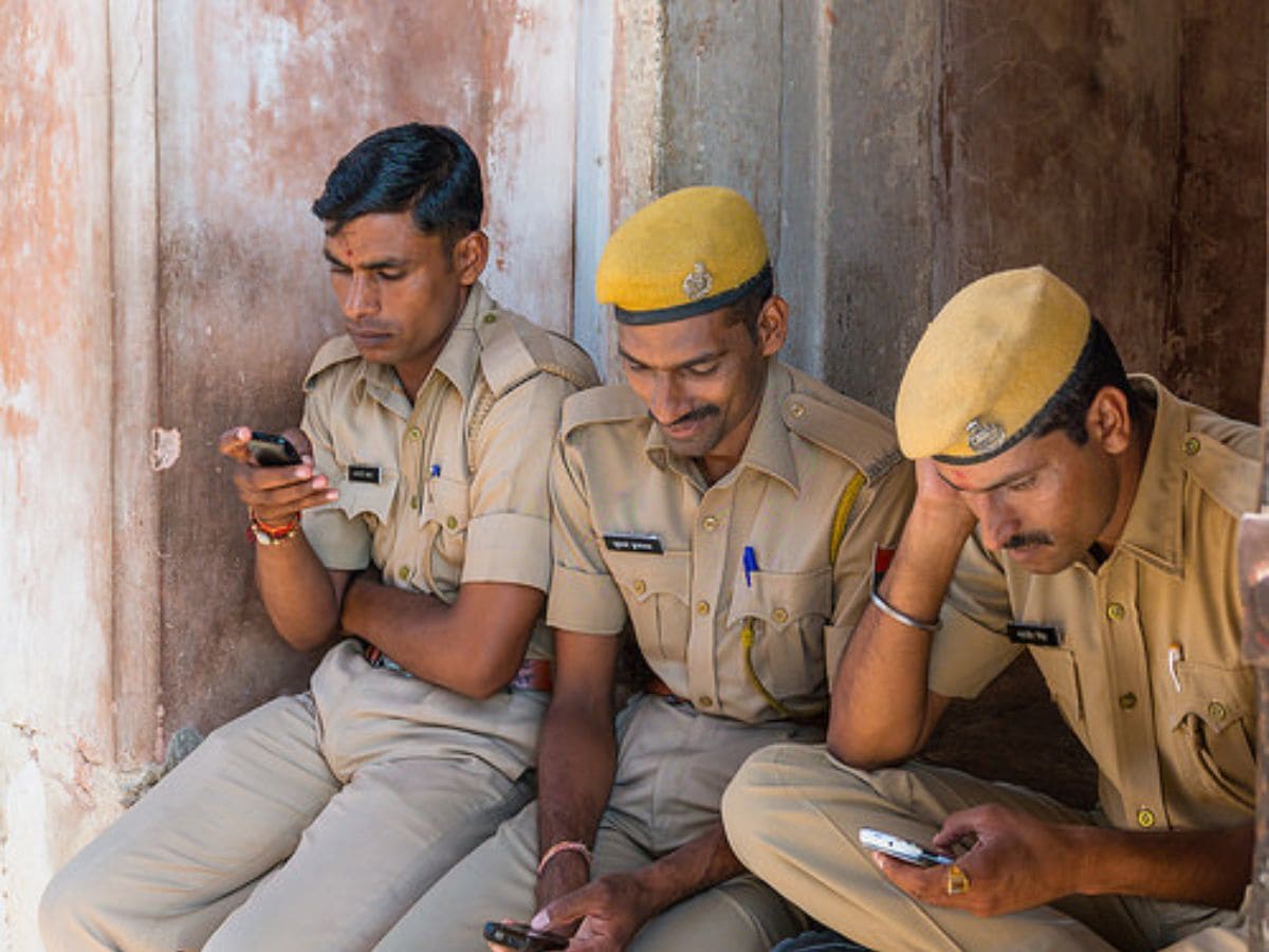 पटना में पुलिसकर्मियों के लिए स्मार्टफोन पर बैन, नए आदेश हुए जारी
