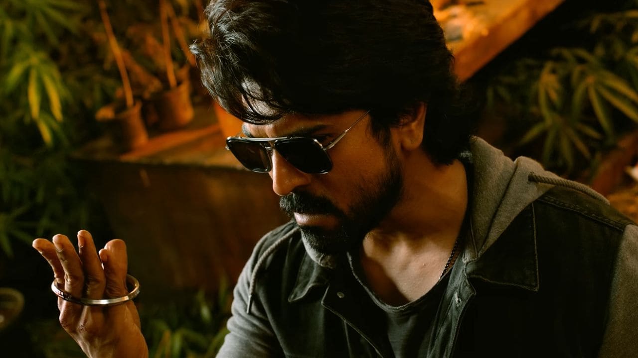 Game Changer Movie Review: राम चरण की फिल्म 'गेम चेंजर' में उनकी अदाकारी ने दिखाया जलवा, सोशल मीडिया पर फैंस ने तारीफों के पुल बांधे