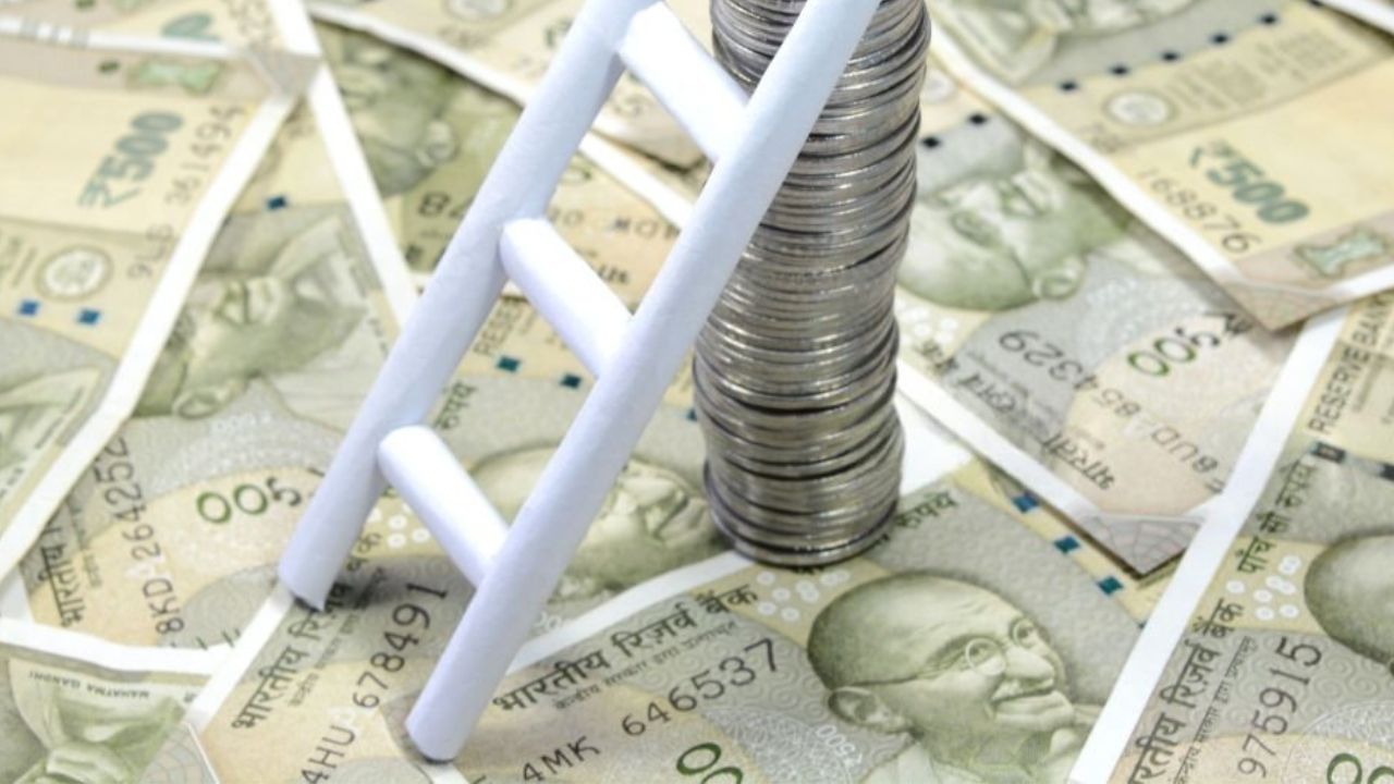 DA Hike: सरकारी कर्मचारियों के लिए खुशखबरी, महंगाई भत्ते में 2% की बढ़ोतरी