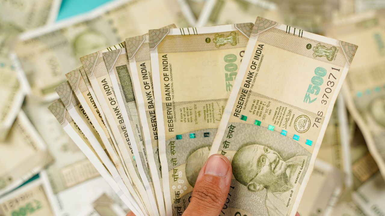 एसबीआई की 3 साल की FD में 1 लाख रुपये पर 24,604 रुपये तक ब्याज, जानें नई दरें और फायदे